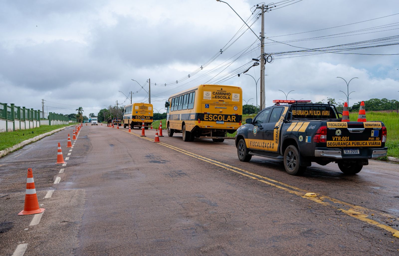 Frota do transporte escolar da Prefeitura de Porto Velho é recolhida ao pátio do 5º BEC