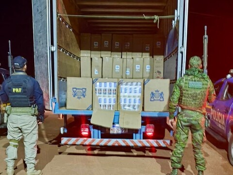 Fiscalização na BR-364 apreende carga milionária de cigarros contrabandeados em Porto Velho