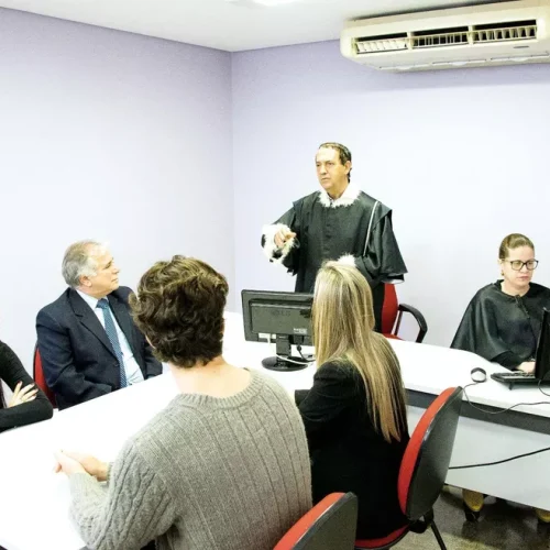 Por que Direito está entre as graduações proibidas de ter ensino à distância?