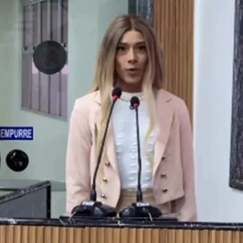 Câmara de Porto Velho entrega primeira Moção da história a uma drag queen