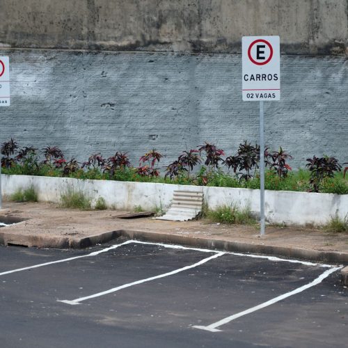 Prefeitura cria vagas de estacionamento diagonal para carros e motos no entorno do Porto Velho Shopping