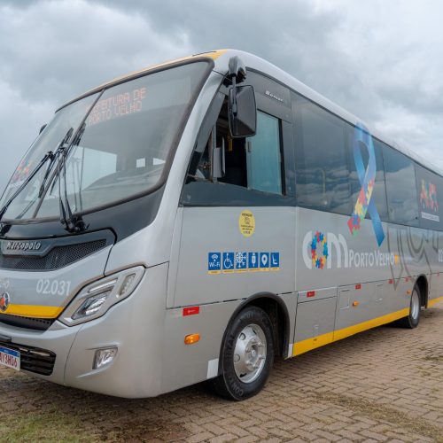 Prefeitura de Porto Velho entrega primeiro ônibus inclusivo de Rondônia