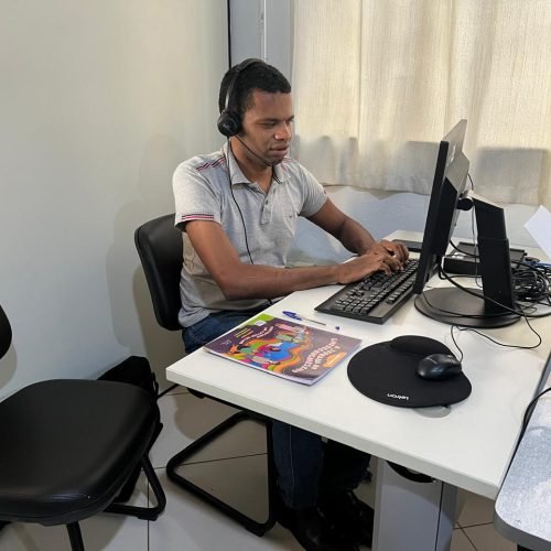 Servidor com deficiência visual supera desafios, conquista aprovação em concurso e inicia carreira como técnico na rede estadual