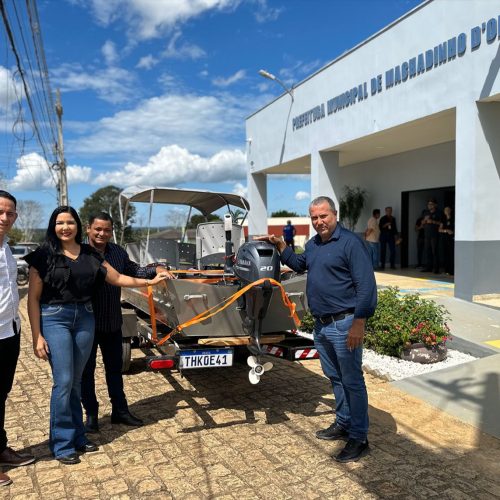 Cristiane Lopes reforça apoio a assistência social com entrega de barco e equipamentos em Machadinho D’Oeste