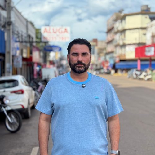 Vereador Marcos Combate denuncia obstrução de calçada na 7 de setembro