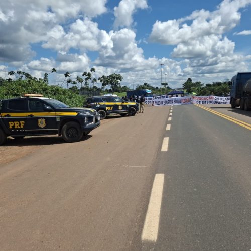 BR-364 é fechada pelo terceiro dia seguido na entrada de Cujubim