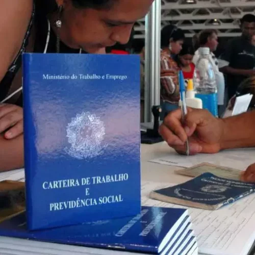 Desemprego fica em 6,6% e tem menor taxa até abril