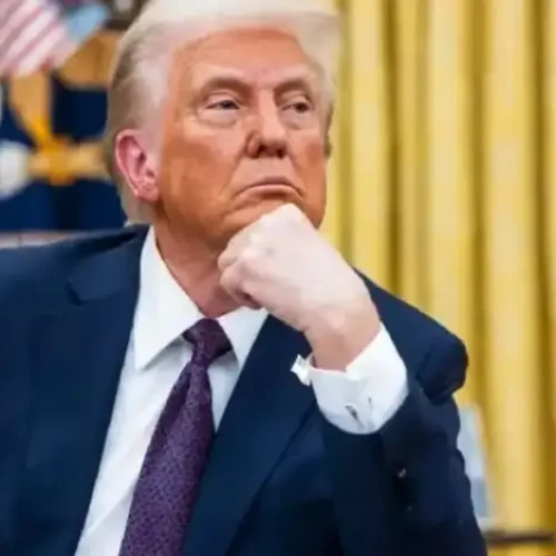 Trump anuncia tarifa de 50% para Brasil e cita Bolsonaro