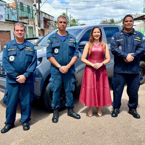 Deputada Cristiane Lopes entrega caminhonete à Capitania Fluvial de Porto Velho para fortalecer ações da Marinha em Rondônia