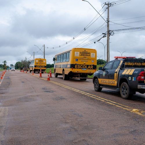 Frota do transporte escolar da Prefeitura de Porto Velho é recolhida ao pátio do 5º BEC