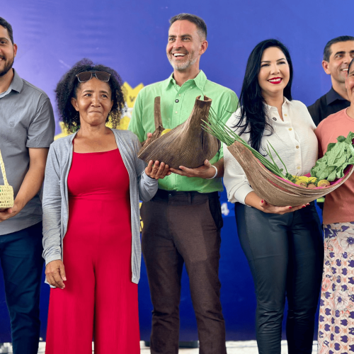 Deputada Cristiane Lopes e Prefeito Léo Moraes entregam tratores para fortalecer agricultura familiar em Porto Velho