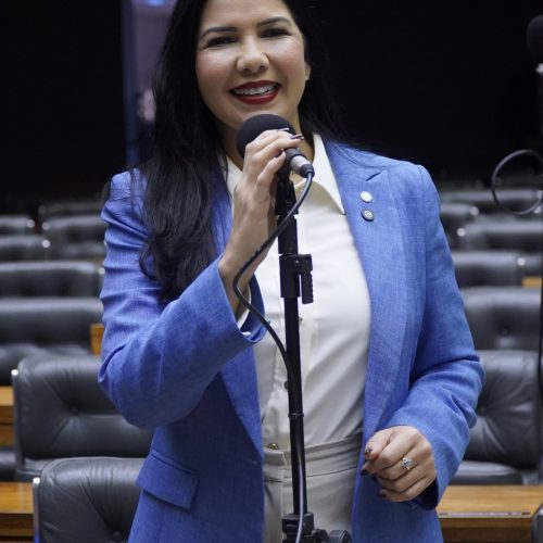 Cristiane Lopes Vota a Favor da Aposentadoria Especial Para Agentes Comunitários de Saúde e de Endemias