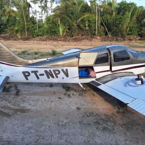 Polícia Federal apreende avião com meia tonelada de drogas em Rondônia