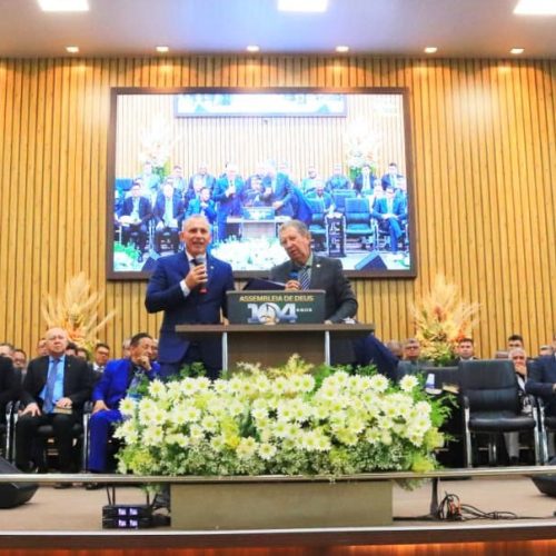 Ezequiel Neiva homenageia os 104 anos da Assembleia de Deus com entrega de voto de louvor e placa comemorativa
