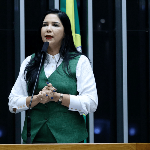 Deputada Cristiane Lopes ao lado do povo na investigação de fraudes contra aposentados