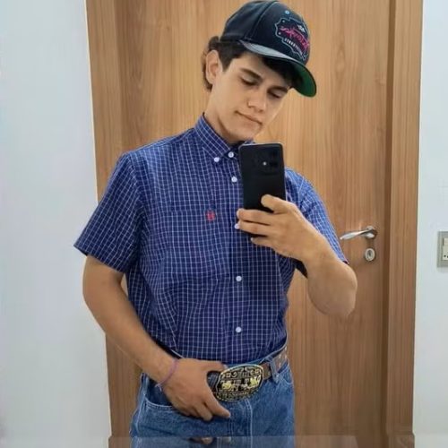 Polícia divulga foto do suspeito de matar jovem por ciúmes durante rodeio