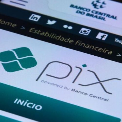 Pix é o pagamento instantâneo brasileiro. O meio de pagamento criado pelo Banco Central (BC) em que os recursos são transferidos entre contas em poucos segundos, a qualquer hora ou dia. É prático, rápido e seguro.