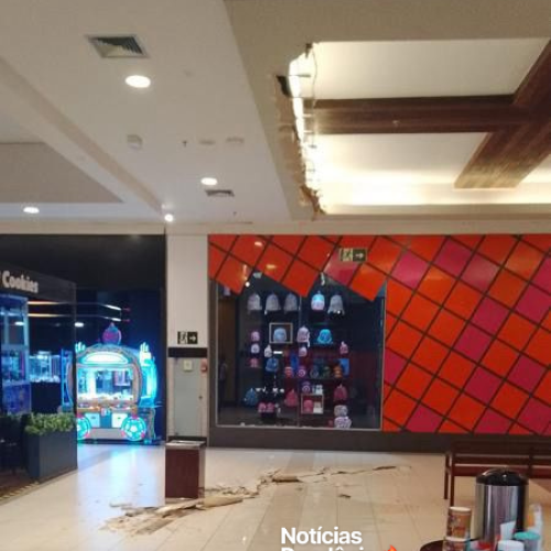 Infiltrações causam desabamento parcial do teto de shopping de Porto Velho