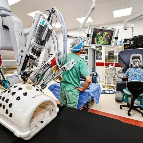 Bebê nasce após processo de fertilização feito por AI