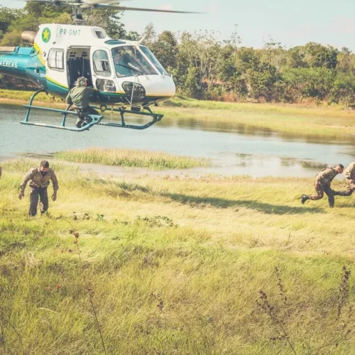 MT envia helicóptero e equipe para apoiar operação contra ataques de facção em Rondônia